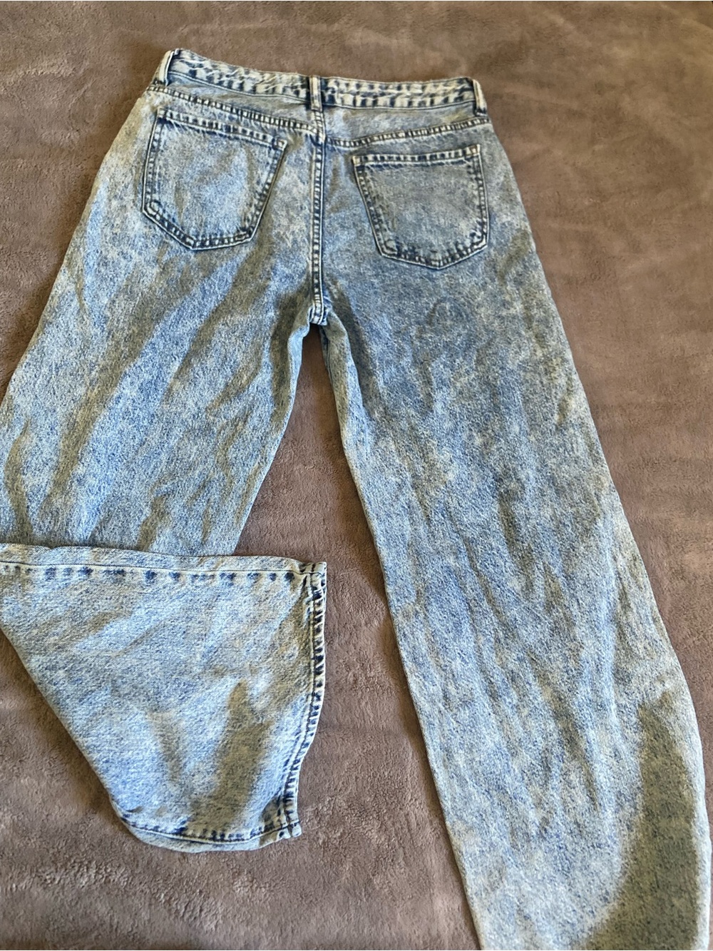 Light Wash women’s Jeans - Classic Straight Fit - Picture 3 of 4